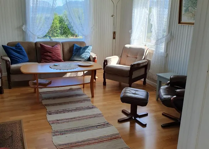 Feriehus Med Utsikt Mot Hoven